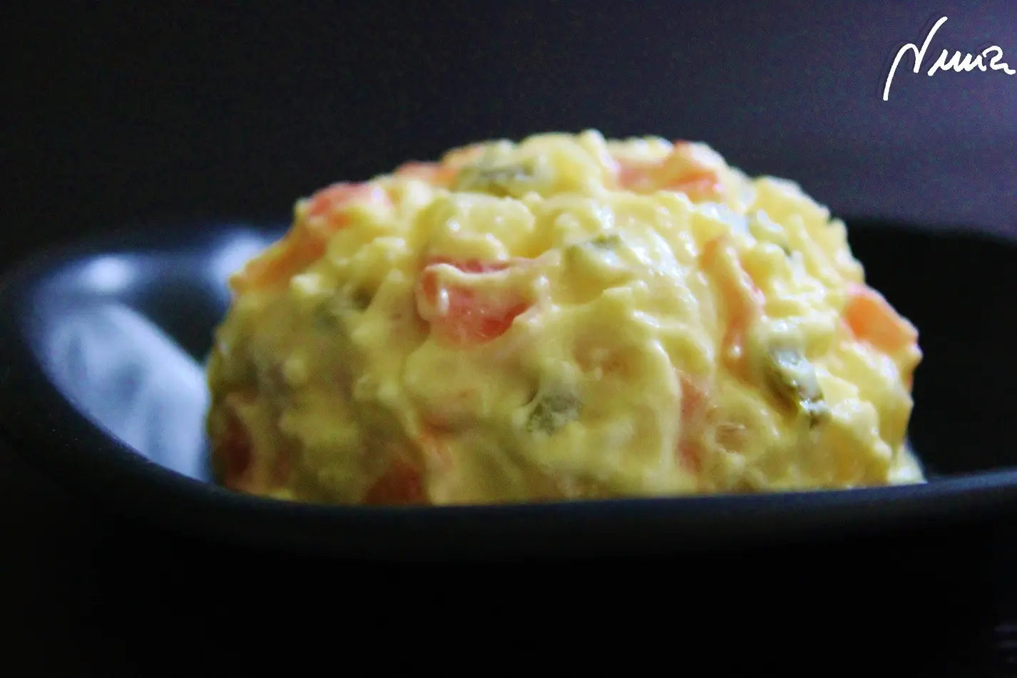 Ensaladilla de ahumados, paso 7: Añadir la mayonesa y mezclar con todo lo anterior.
