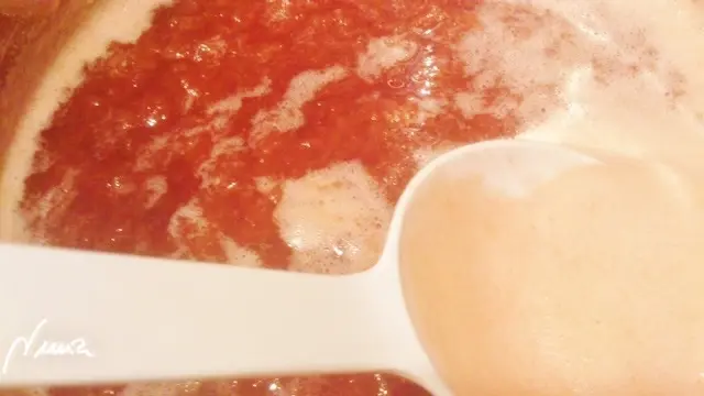 Mermelada de fresa, paso 6: Desespumar la superficie: