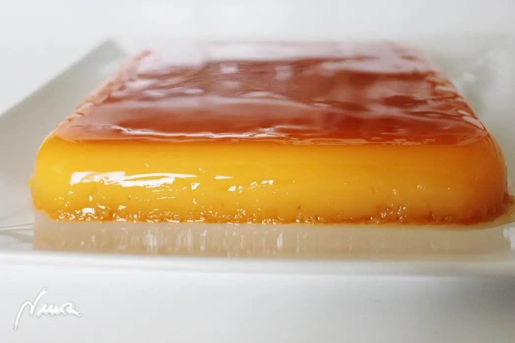 Tocino de cielo, paso 11: Desmoldar sobre una fuente: