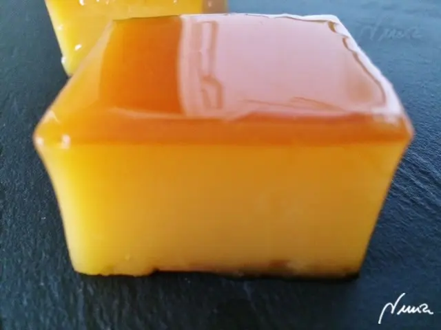 Tocino de cielo, paso 11: Desmoldar sobre una fuente: