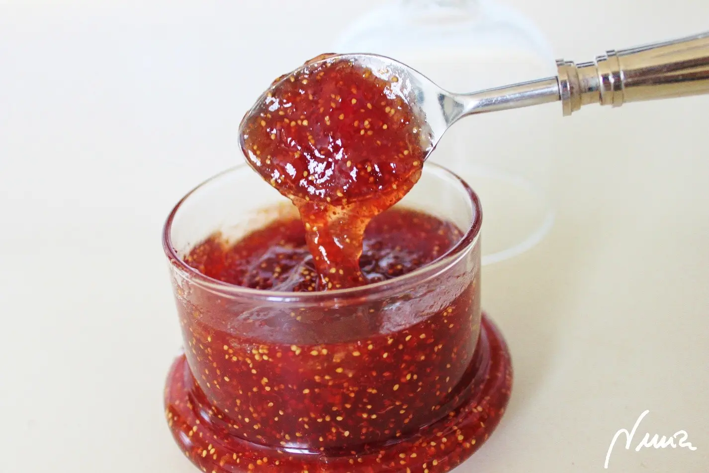 Mermelada de brevas, paso 6: Esperar a que enfríe y envasar al vacío en tarros de cristal con tapadera de rosca.