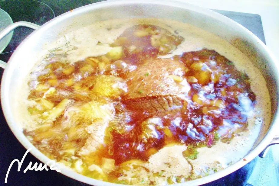 Ternera guisada para picar, paso 7: Cocer unas 2 horas hasta que la carne esté muy tierna, vigilando no se consuma demasiado…