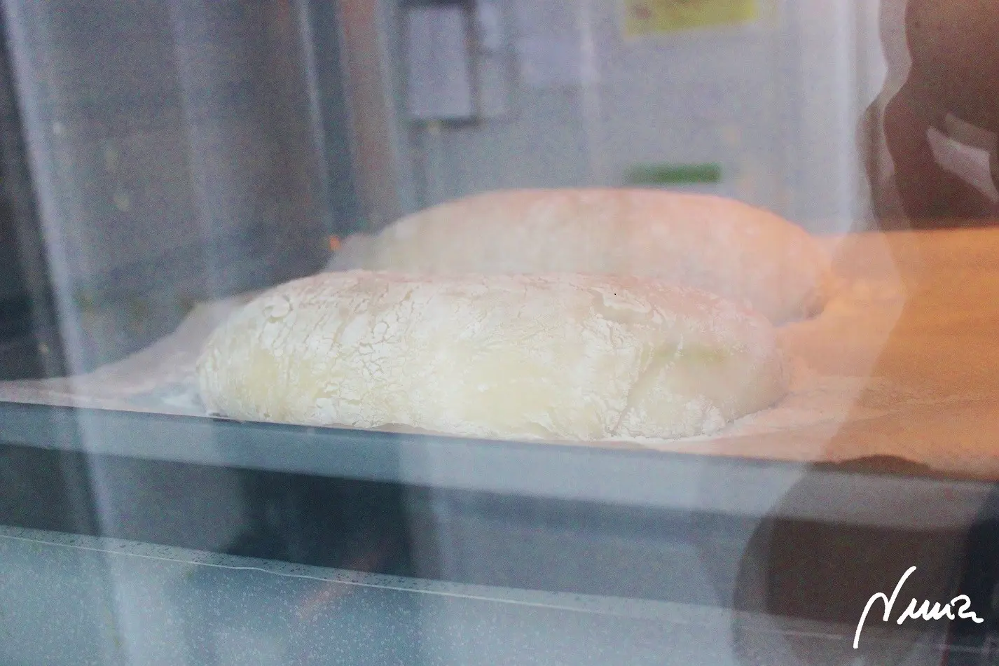 Chapata sin amasar, paso 24: Meter la bandeja con las masas en el nivel medio-bajo del horno.