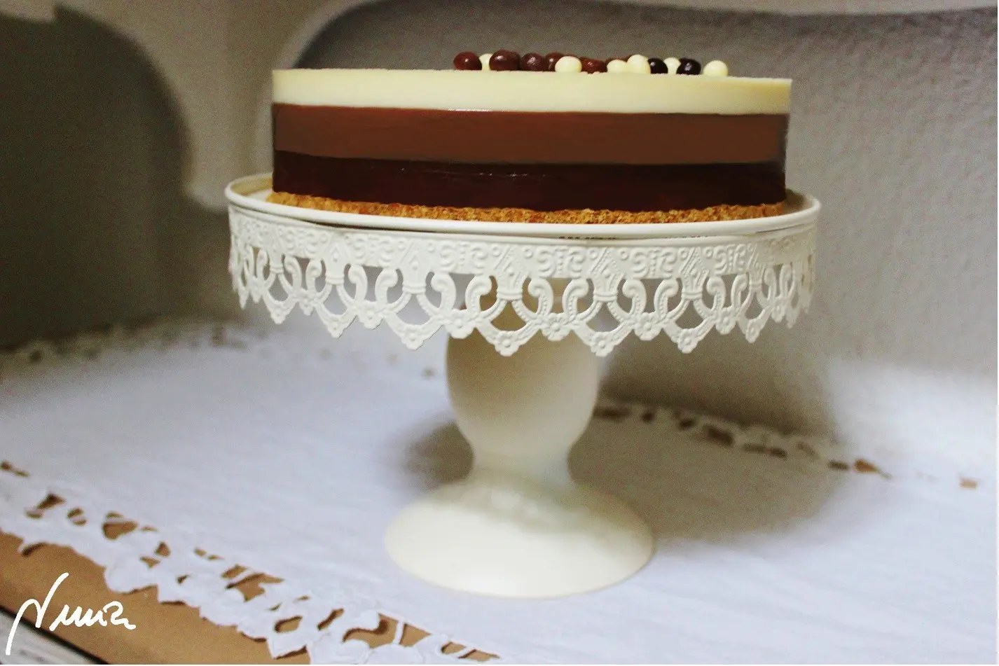 Tarta 3 chocolates, paso 21: Un rato antes de servirla, meter la tarta en el congelador, unos 15 minutos para luego…