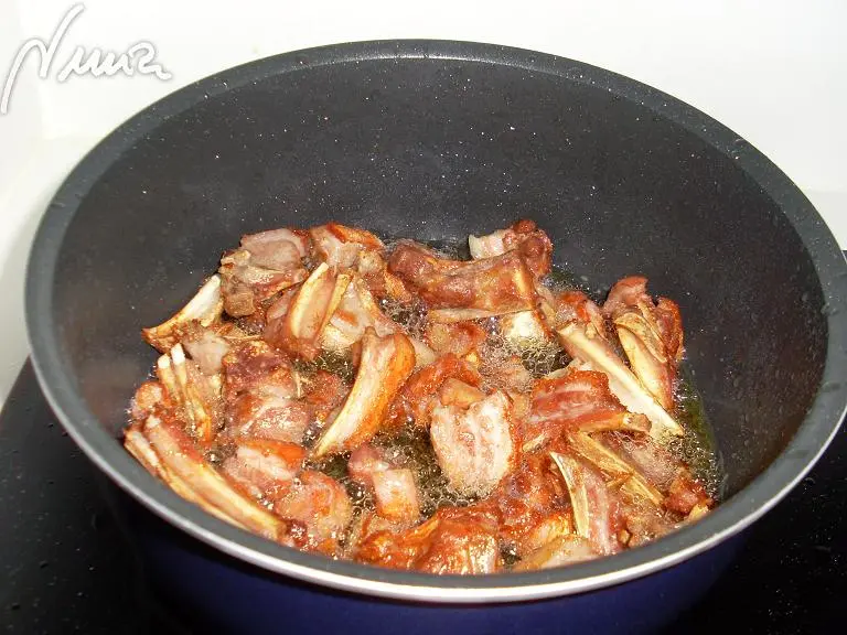 Cabrito cochifrito, paso 6: acompañarlo de patatas fritas