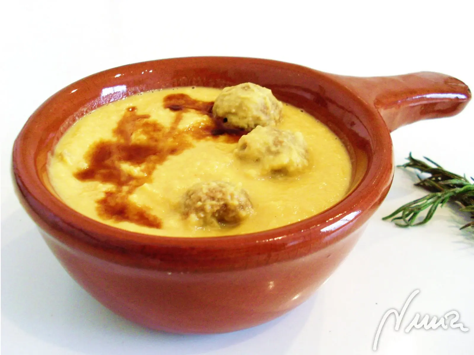 Crema de garbanzos con albondiguitas, paso 7: Triturar todo con la minipimer hasta formar una crema.