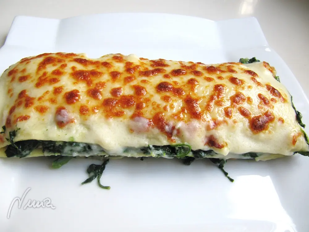 Lasaña de espinacas con piñones, paso 13: Repartir el queso rallado por encima. -9-.