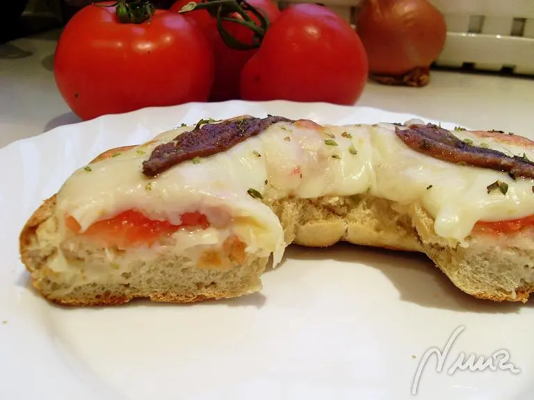 Pizzas sencillas en rosca de pan — foto 1