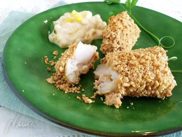 Rosada crujiente, paso 7: colocar las barritas de pescado sobre el papel vegetal aceitado y meter la bandeja en el…