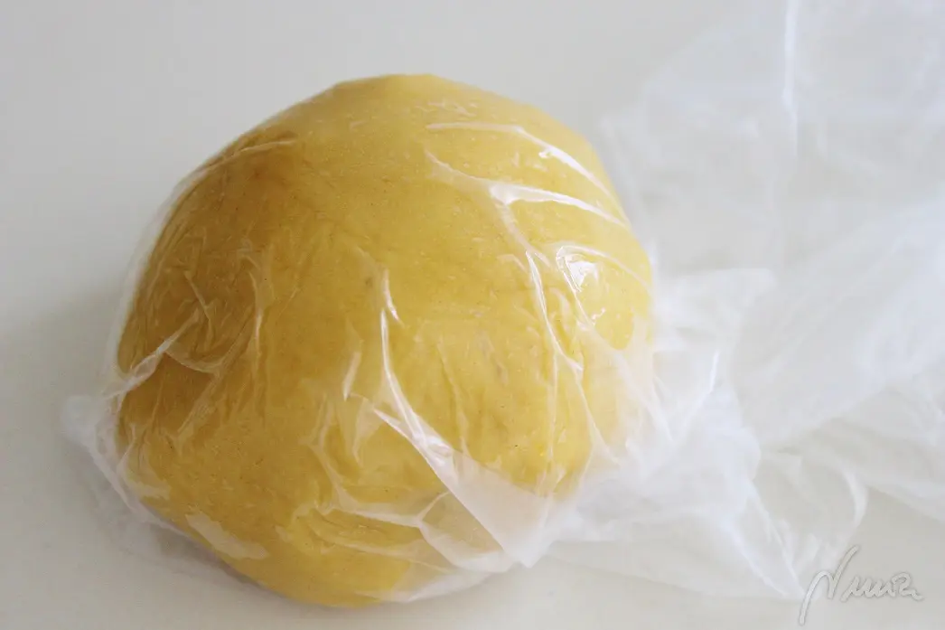 Tarta de cebolla, paso 5: Meter en una bolsa o envolver en lámina de plástico y meter en la nevera 30 minutos…