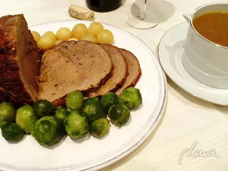 Ternera guisada, acompañada del mejor vino, Xenysel, paso 11: en cacerola con abundante agua con sal, cocer las coles de Bruselas y si se quiere se…